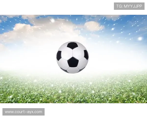 足球明星卡通形象短袖女款设计独特时尚运动潮流夏季必备单品